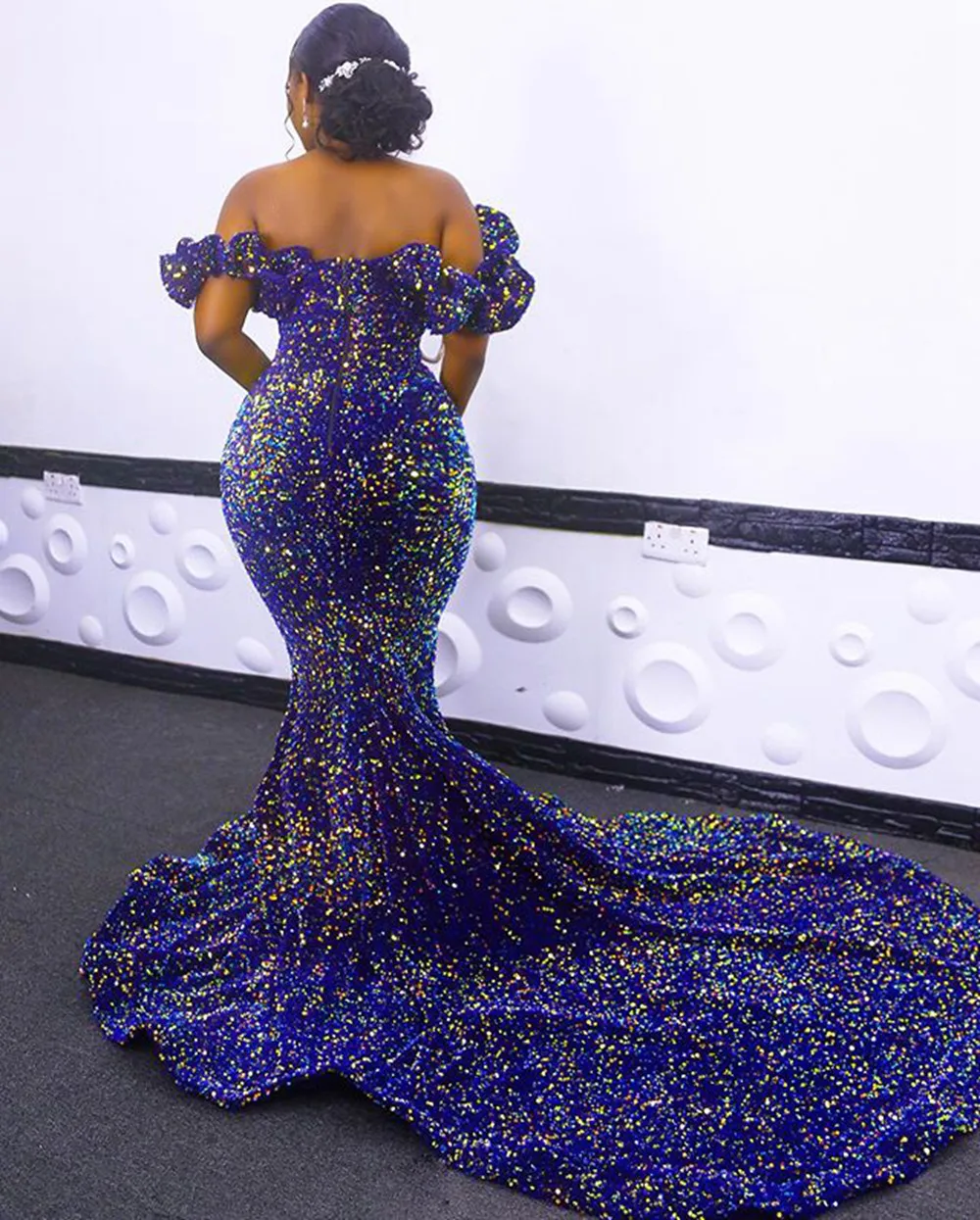 

Long Sparkly Women Evening Gowns Sexy Mermaid Off The Shoulder Sweetheart Royal Blue Sequined African Formal prom dresses