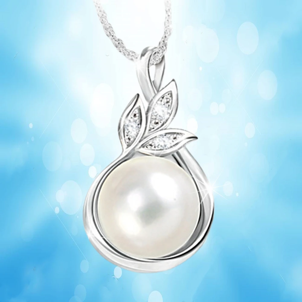 

Fashion Small Leaf Pearl Pendant Necklace Crystal Necklace High Quality Women Necklace Family Love Exquisite Accessory Chain