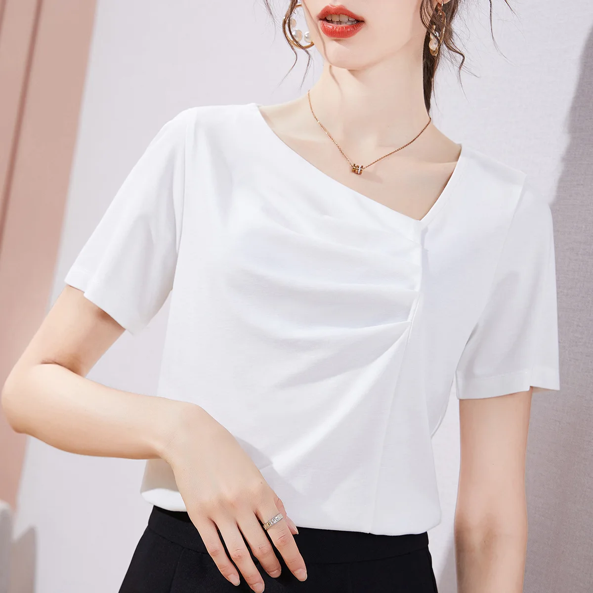 

V-neck Skew Collar Folds T Shirt Women T-Shirt Cotton 2021 Summer Tops Short Sleeve Woman Clothes Fashion Korean Tee Shirt Femme