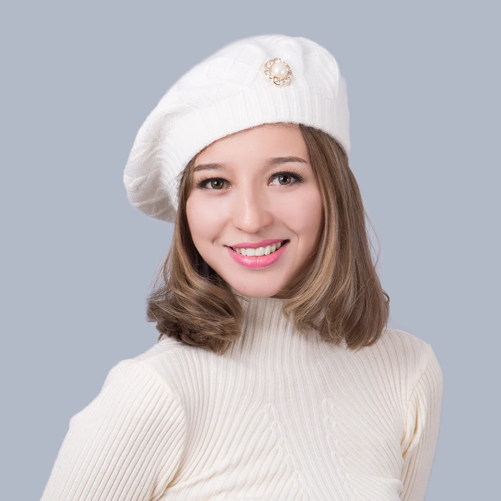 Берет женская шапка зимняя из ангоры вязаная осенняя теплая для катания на лыжах