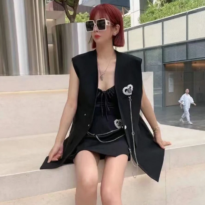 

TWOTWINSTYLE Casual Patchwork Chain Set For Women V Neck Sleeveless Vest Coat A Line Mini Skirts Female Two Piece Sets Fashion