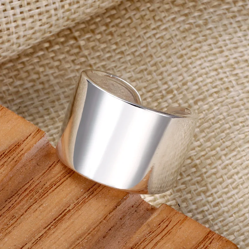 Очаровательное гладкое кольцо для женщин