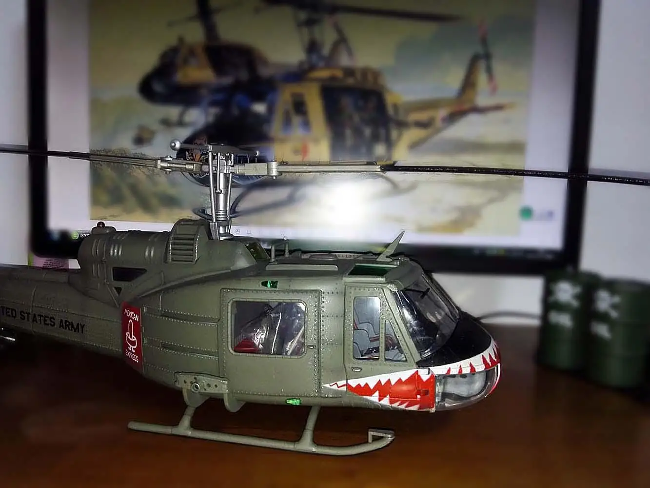 Армии США UH-1 Акула 1/18 Huey готовой вертолет easy Model Ограниченная серия |