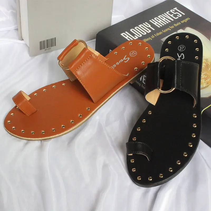 

Flip-toe Women Slippers Summer New Style Rivet Flat Heels Fashion Outdoor Women's Large Size Beach Comfortable Sandals