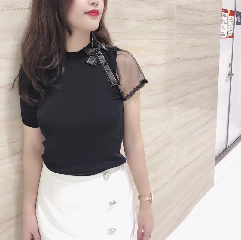 Женская трикотажная футболка MUMUZI черная облегающая Сетчатая с бантом и коротким