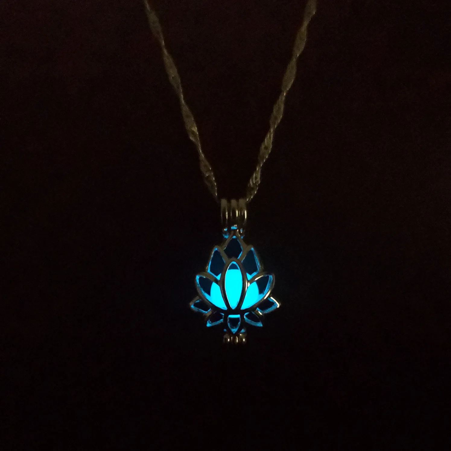 Luminous Lotus Pendant Necklaces Women Men Retro Fluorescent Stone Alloy Chain Necklace Healing Yoga Jewelry Gifts | Украшения и