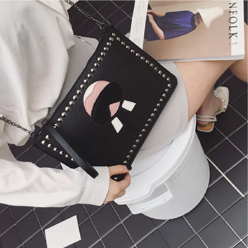 Женские сумки клатчи с заклепками водонепроницаемые мессенджеры из