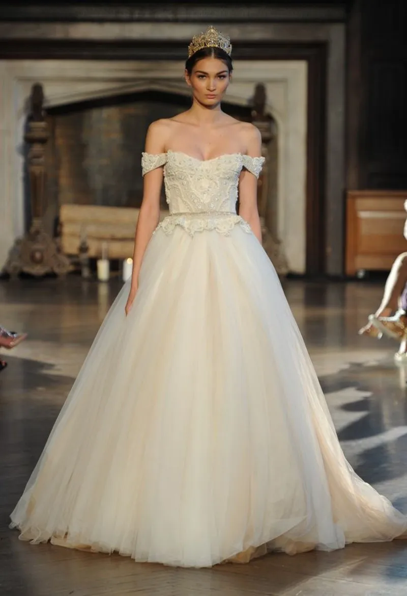 

Beautiful Sexy boat neck Crystal Beaded Organza Floor Length bridal gown 2018 Off The Shoulder mother of the bride dresses