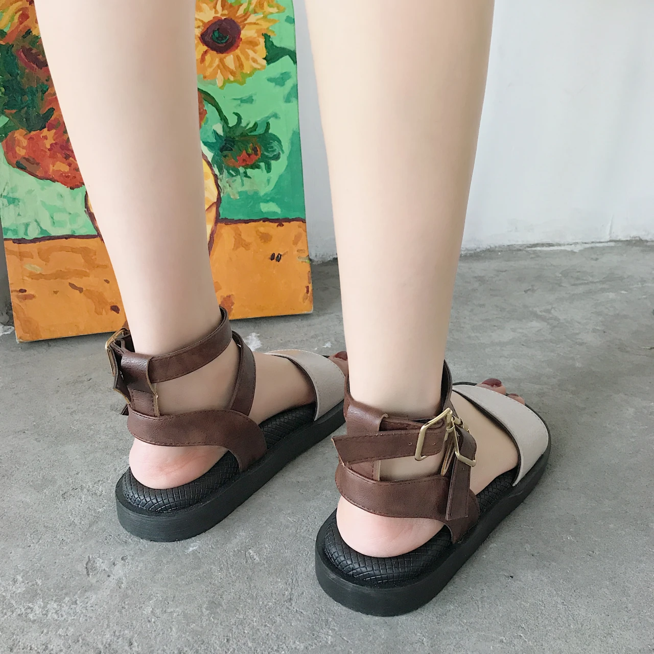 

2021 Summer Sandals Women Black Retro Rome Style Flat Sandals Fashion Ankle Strap Open Toe Outdoor Sandals Women Brown Shoes