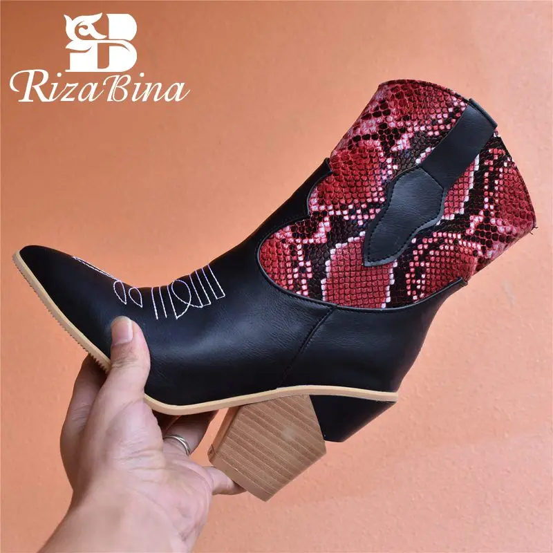 Женские сапоги до середины икры RIZABINA зимние теплые на высоком каблуке с вышивкой