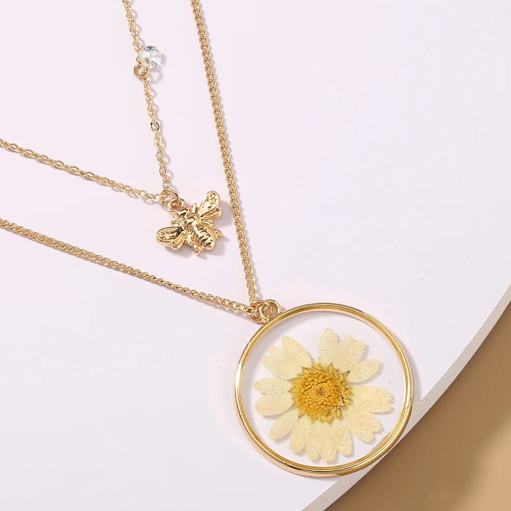 

New hot-selling dried flower jewelry, creative fashion versatile multi-layer resin bee natural chrysanthemum necklace