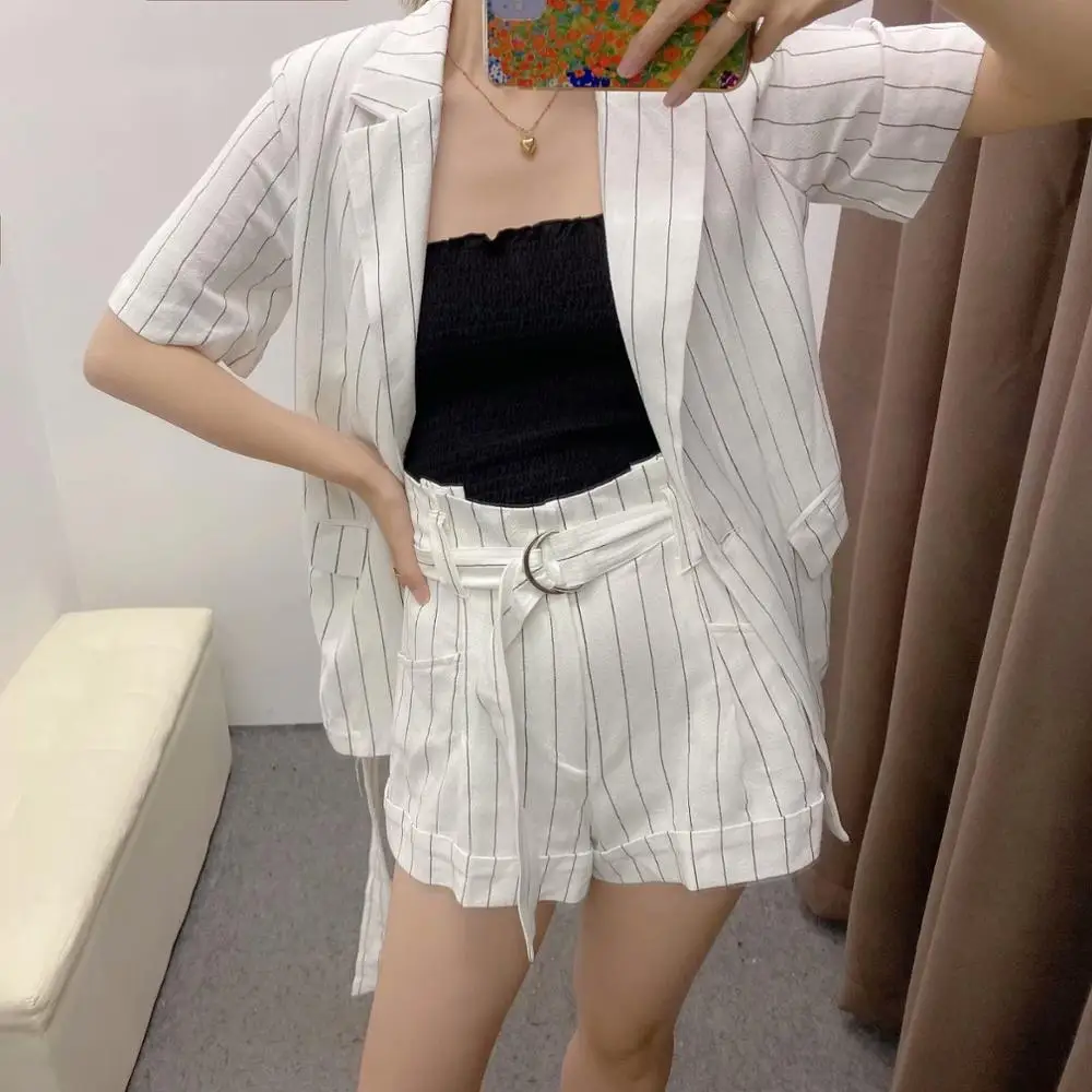 Женский костюм из 2 предметов белая рубашка в полоску с коротким рукавом и шорты