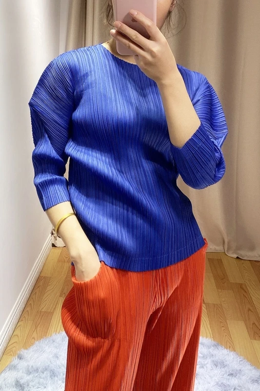 

Spring MIYAKE pleated T-shirt bubble sleeve design solid color round neck large size thin fashion personalized top female