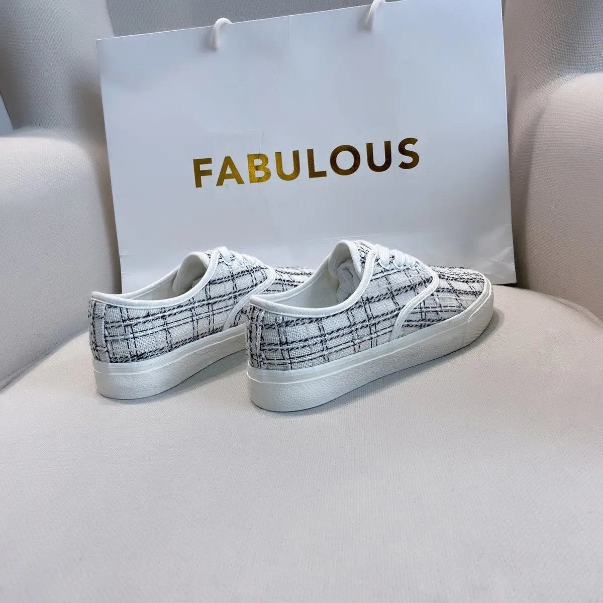 

2022 Autumn Woman Shoes Fashion New Woman Canvas Shoes Ladies Breathable Cute Heart Flats Casual Shoes White Sneakers