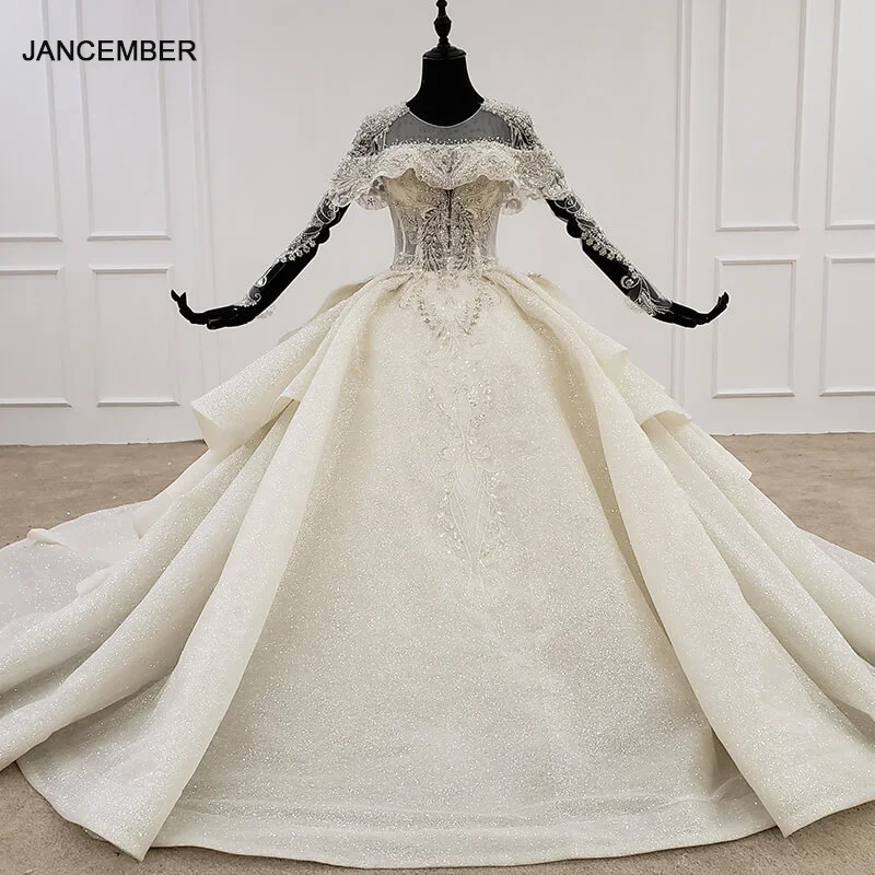 Свадебное платье с круглым вырезом и длинным рукавом аппликацией