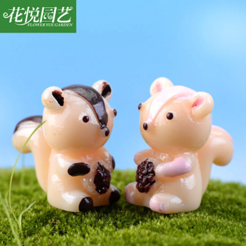 Модель Белочка из соснового конуса маленькая статуэтка в виде лесного животного