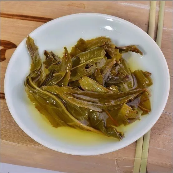 Китайский Юньнань 357 г золотой лист сырой пуэр чай освежающий китайский Seven You