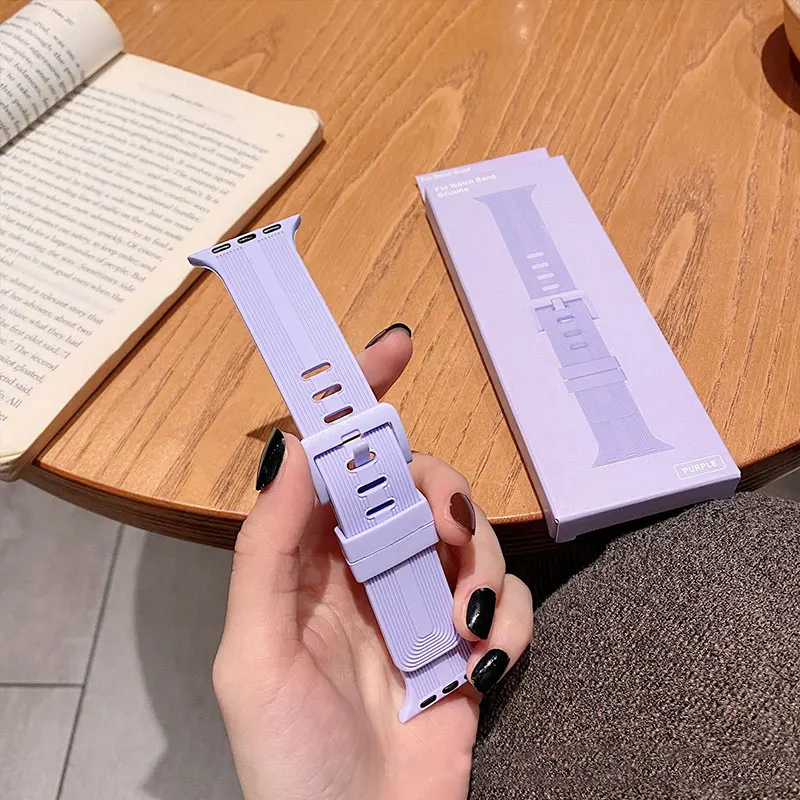 

Silicone Strap For Apple Watch bracelet 7 44mm 42mm 40mm 38mm Smart rubber watchband for iWatch band for Series 6 SE 5 4 3 2 se