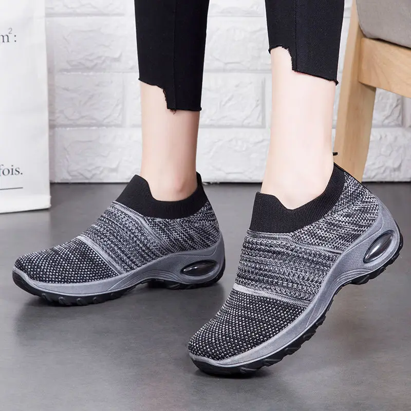 Женская обувь для бега Летние кроссовки спортивная женская прогулочная мягкий