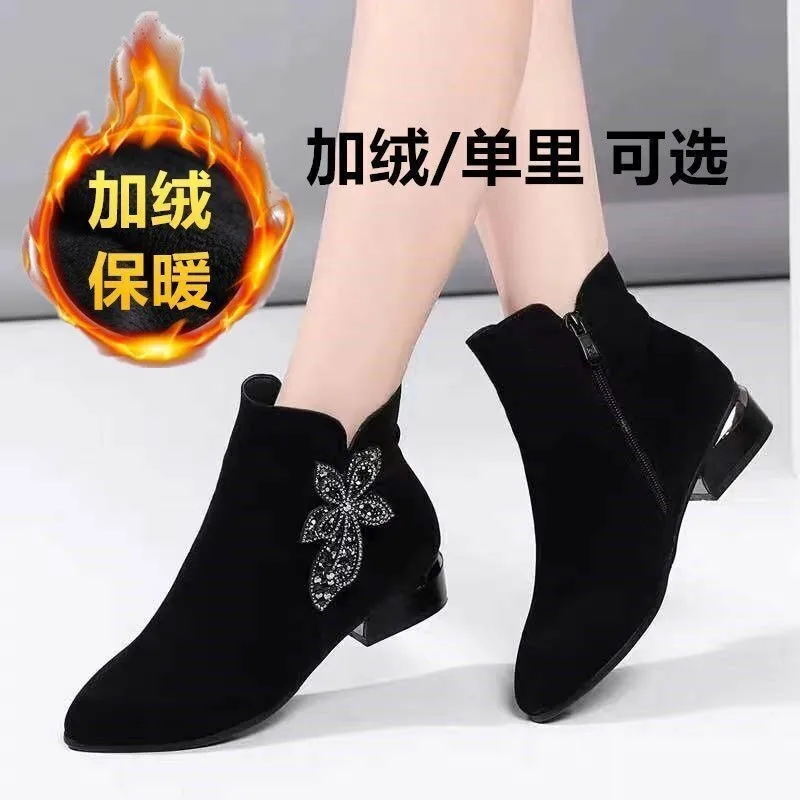 

2021 winter new style short boots women's thick and velvet low-heeled women's boots flat short boots non-slip