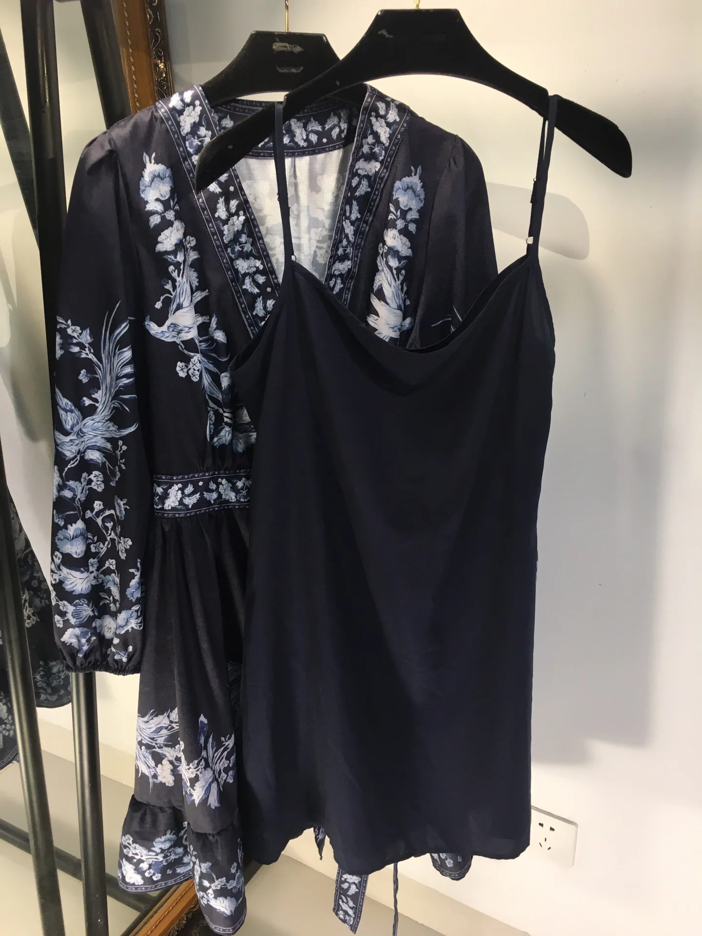 

2021 new women fashion long-sleeved V-neck vintage print wrap-around irregular ruffled lace-up dress 0813