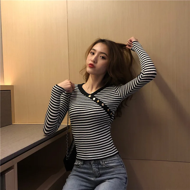 

Woemn Long-sleeved Sweater V-neck Oblique Buckle Decorative Pullover Knit Shirt