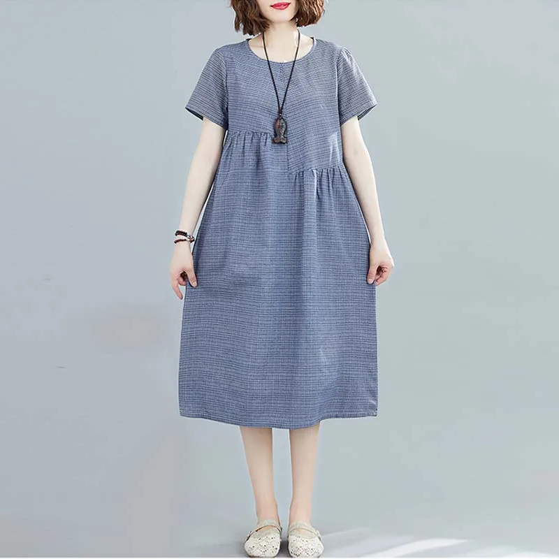 Женское длинное свободное платье в клетку с круглым вырезом и коротким рукавом |