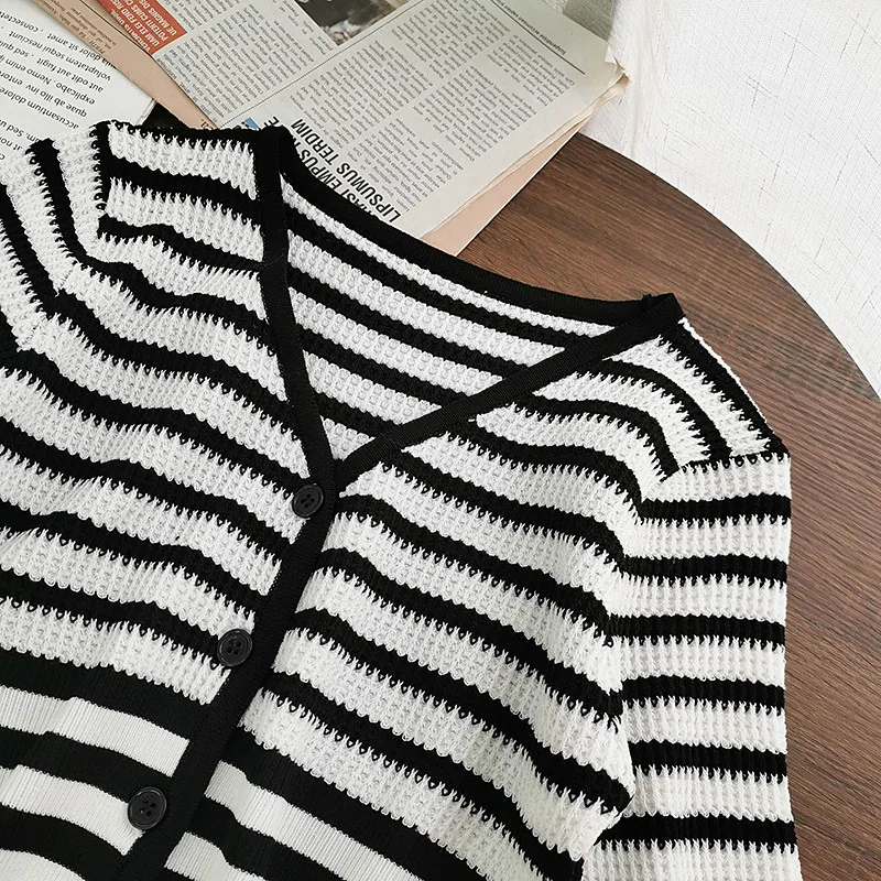 

Women V Neck Striped Knitted Pullover T-Shirt Sweater Top 2021 Spring Summer Fashion New Casual Middle Sleeve Chic Pull Femme