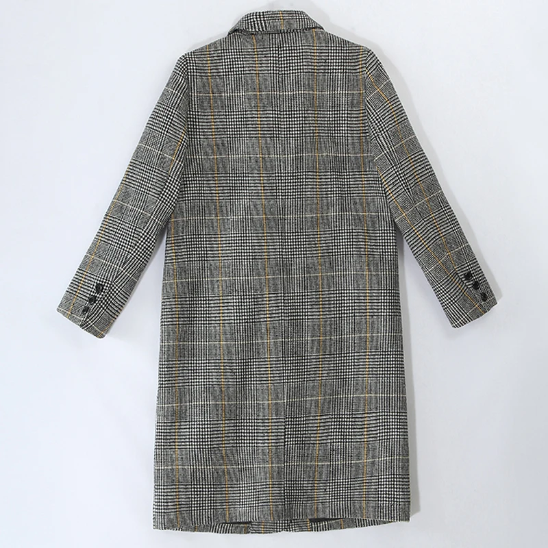 Женское шерстяное пальто средней длины элегантное в полоску с отложным