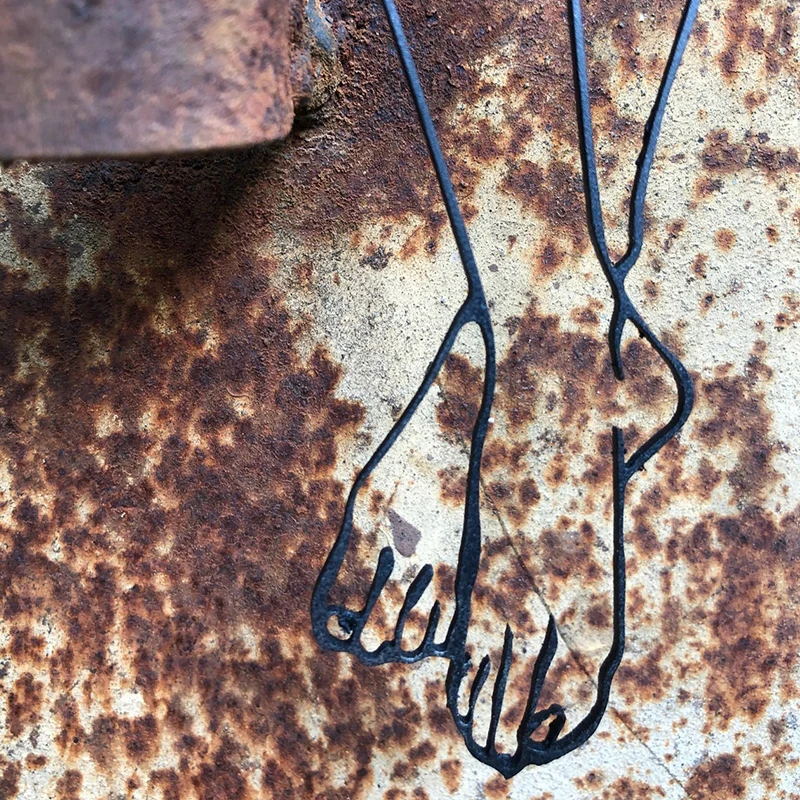 Metal Figure Ornaments Shelf Art 2D Housewarming Gift Home or Office Decor Figurine Modern MOUN777 |