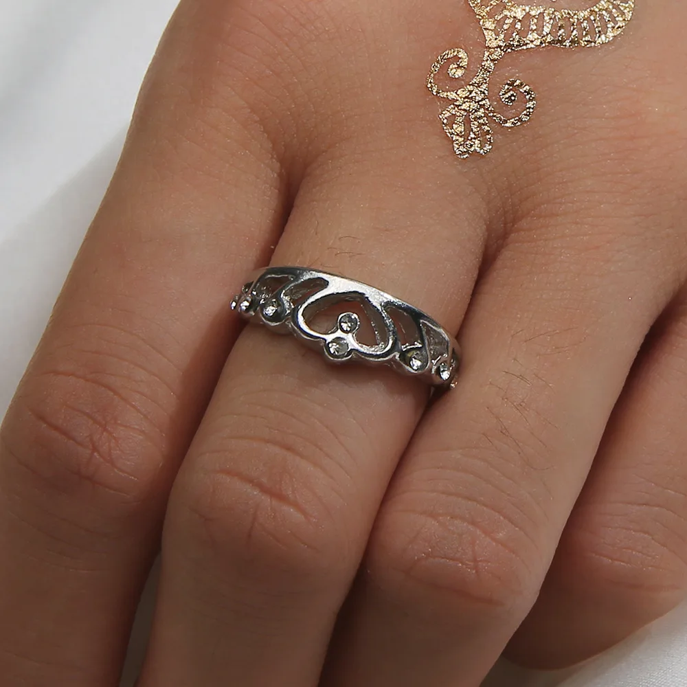 

Crown Ring Hollow Ring Retro Simple Stylish Elegant Heart Ring