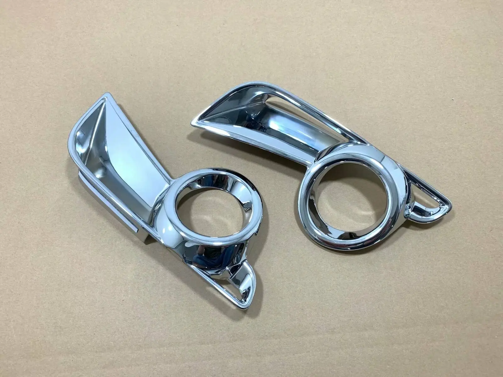 

2PCS Car ABS Chrome Front Fog Light Lamp For Toyota Highlander 2018-2019