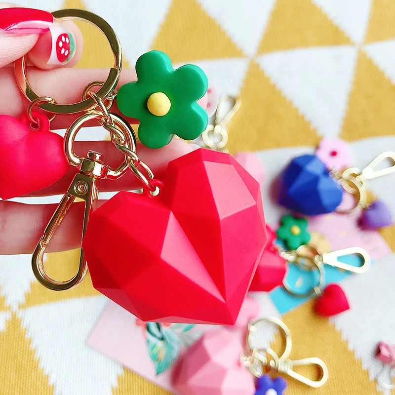 

Creative cartoon geometric cut love keychain personality trend Nordic car key chain bag pendant gift