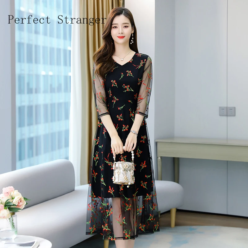 

High Quality 2021 Autumn Women Dress Hot Sale Three-quarter Sleeve Retro V Collar Floral Embroidery Lady Long Gauze Dress
