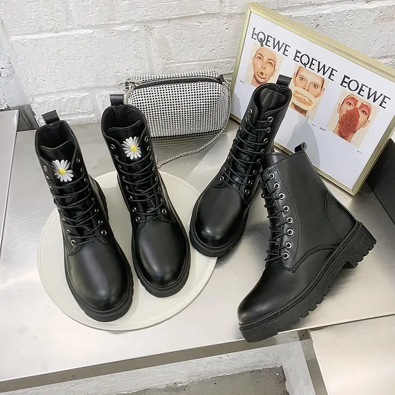 

Flower Embroider Ankle Boots Women Brand Designer Daisy Floral Leather Chelsea Booties Female Lace Up Platform Winter Botas 2021