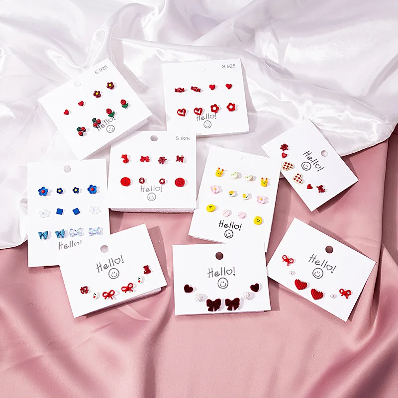 

Набор серег-гвоздиков в вечерние сердечек и цветов