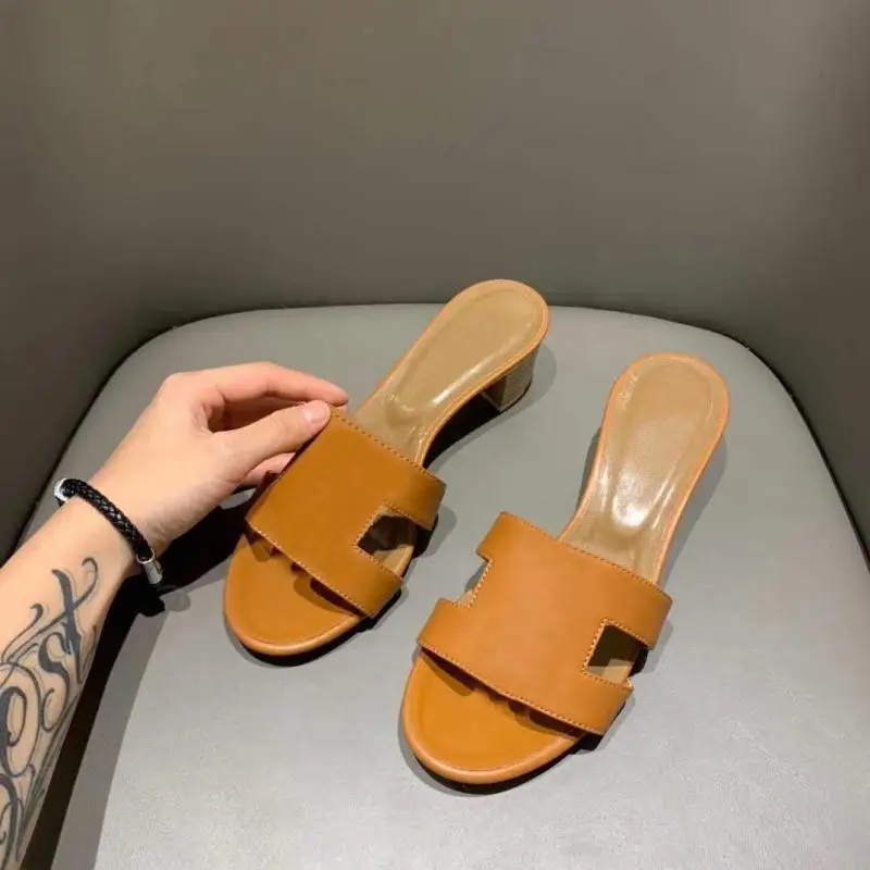 Летние новые модные Универсальные сандалии высокого качества тапочки для женщин