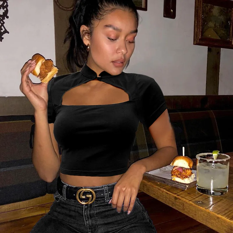 Женская футболка с коротким рукавом Goth Dark черная облегающая вырезом мандарин на