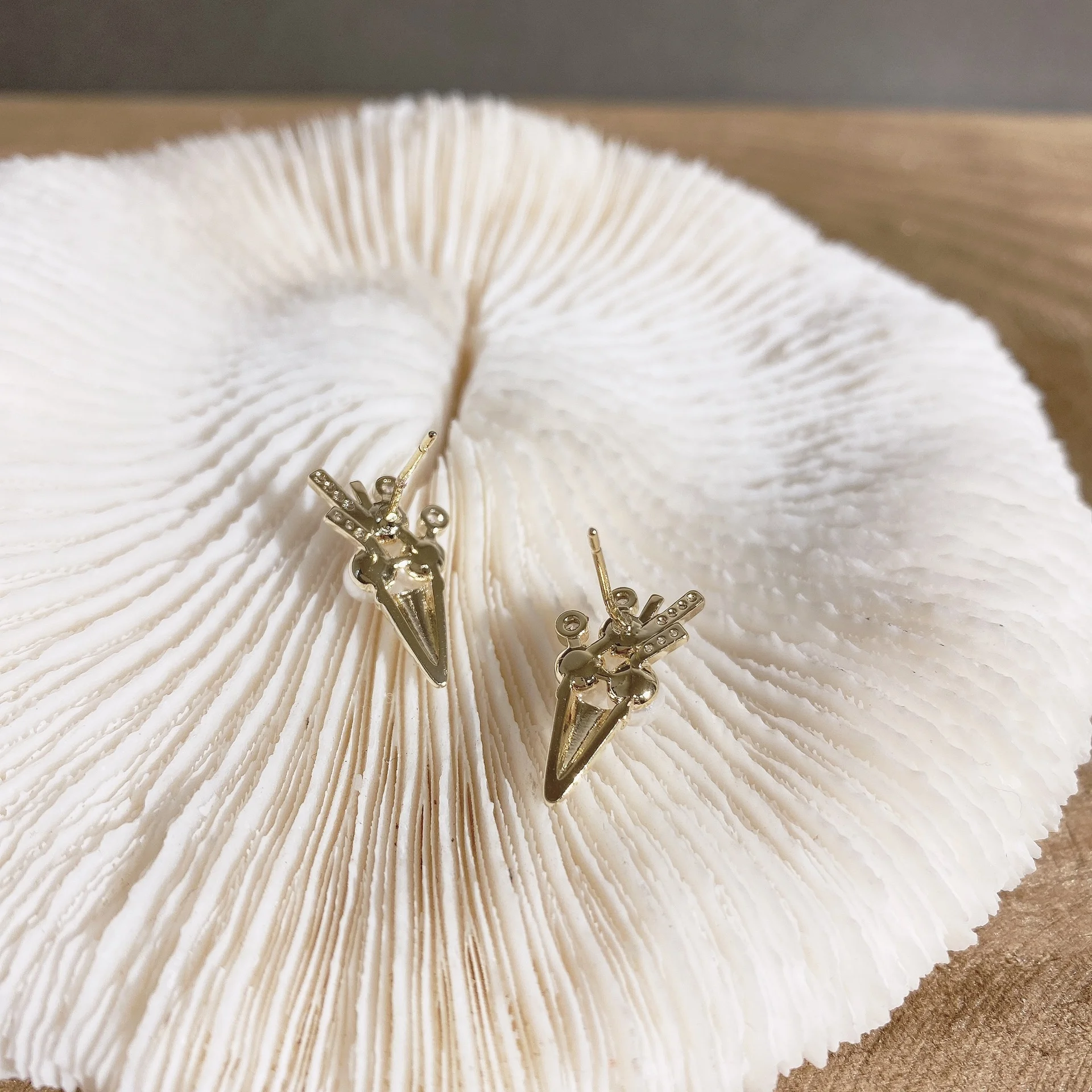 

Design sense Personalized Ice Cream small earrings micro inlaid with zircon Pearl Earrings S925 silver needle interest Earrings