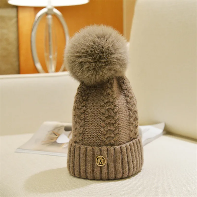 Шапка бини женская зимняя из натурального Лисьего меха с помпоном | Аксессуары