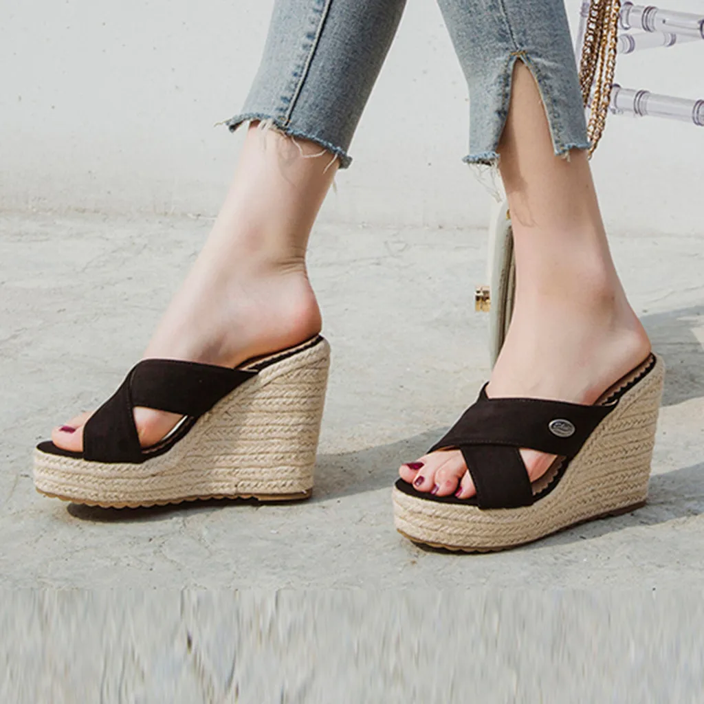 Новинка Летние женские шлепанцы Модные туфли на танкетке для отдыха Женские