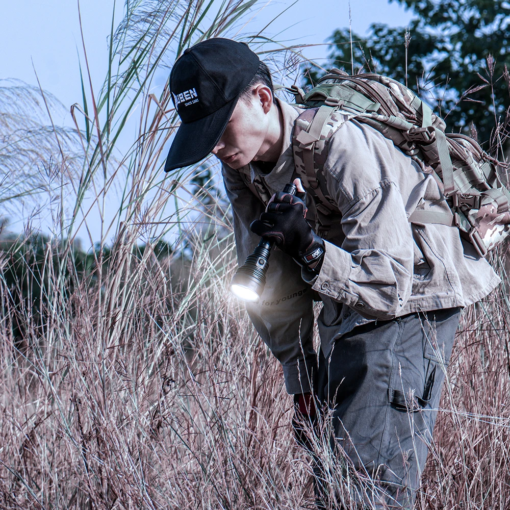 

Hunting Flashlight LED Light Torch 1800 lumens IP68 1000 meters max beam CREE LED Light 18650 batteries Flashlight for Outdoor