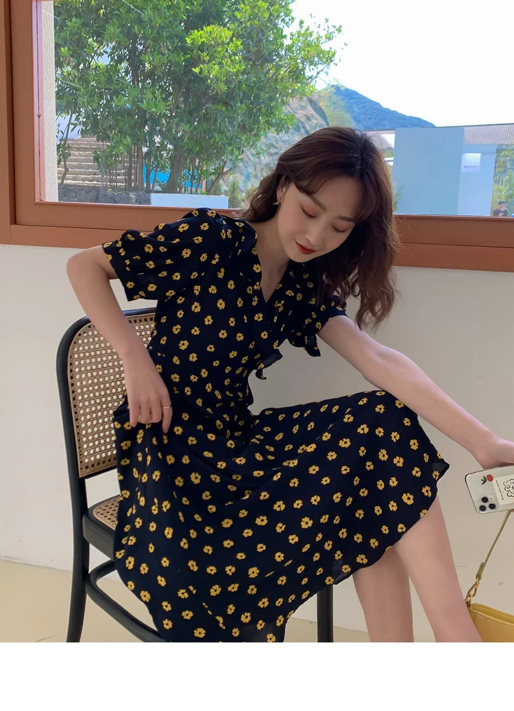 

Stall Spot B Hall 092a Navy Blue Little Yellow Flower Daisy Dress