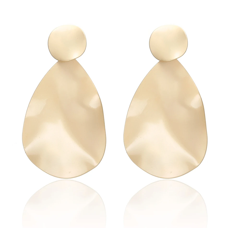 Подходящие модные серьги для