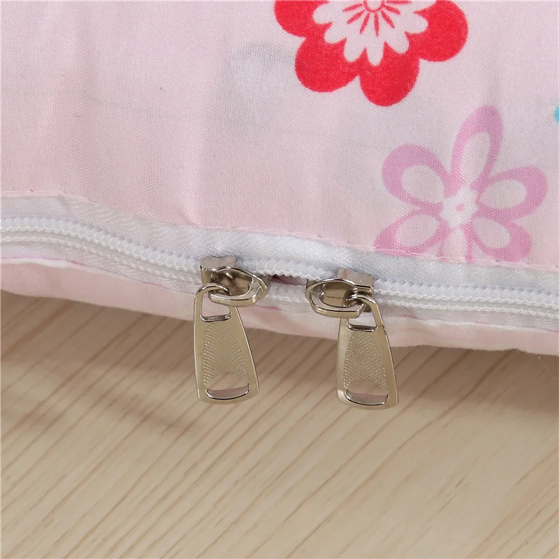 Мягкое удобное стеганное одеяло можно использовать в качестве подушки моющееся