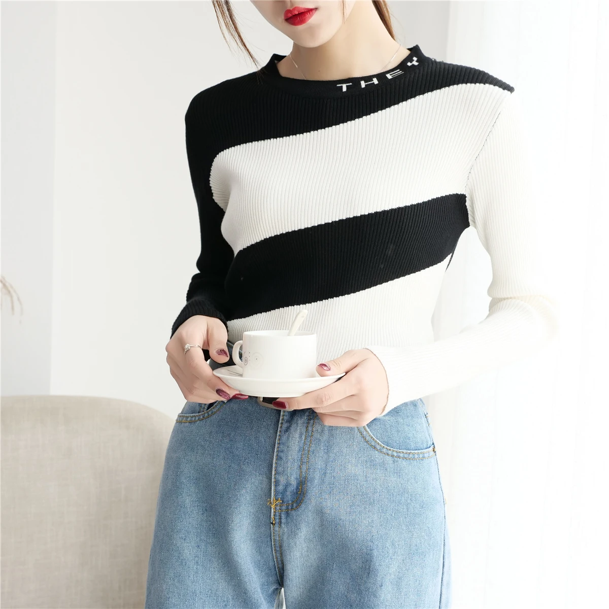 Пуловер женский с круглым вырезом Осень-зима 2019 50 | Женская одежда