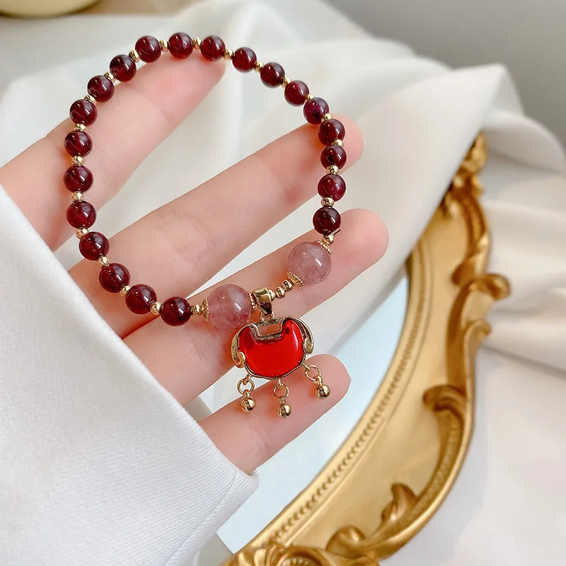 Браслеты в этническом стиле с бусинами из натурального красного граната и форме