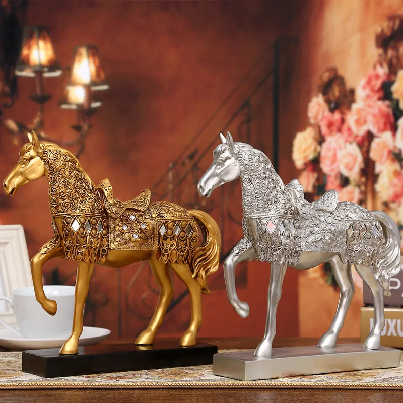 

Скандинавский Декор для дома, статуя из натуральной смолы, украшение для винного шкафа ручной работы, Золотая модель животного, лошадь, аксе...