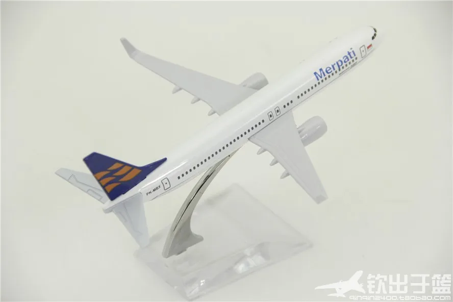 

16cm Indonesia Airlines B737 Airplane Model Boeing 737-800 Indonesia Mepati Aviation Gift Decoration Toys for Children Adults