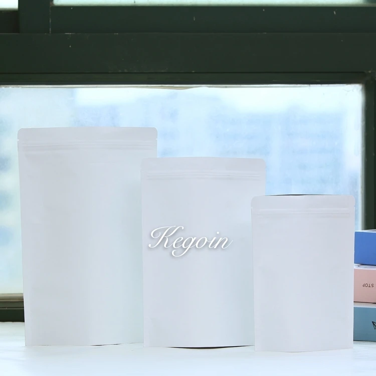 Экологичный белый стоячий алюминизирующий пакет из крафт-бумаги с